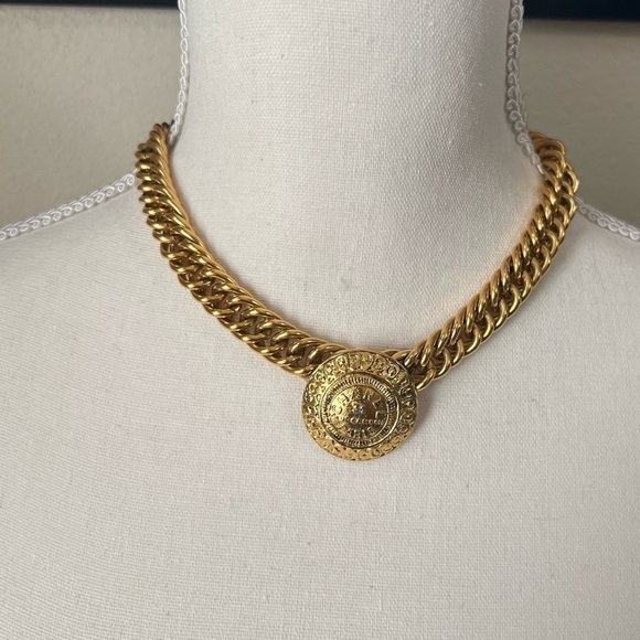 Chanel Vintage Rue 31 CC Pendant Choker Necklace